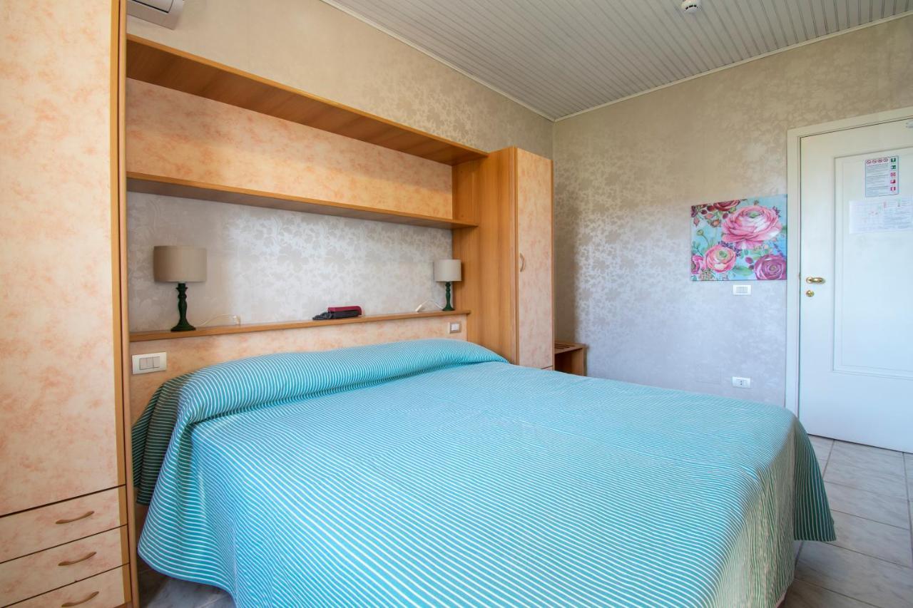 Hotel Villa Giada Marina di Massa Bagian luar foto